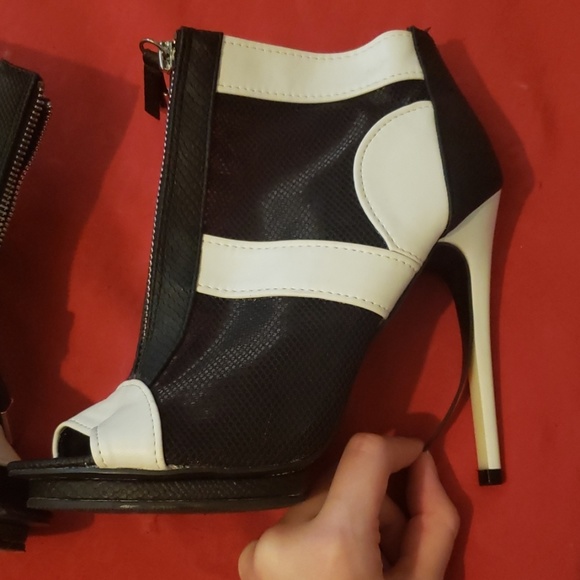 Qupid Heels - Picture 2 of 3